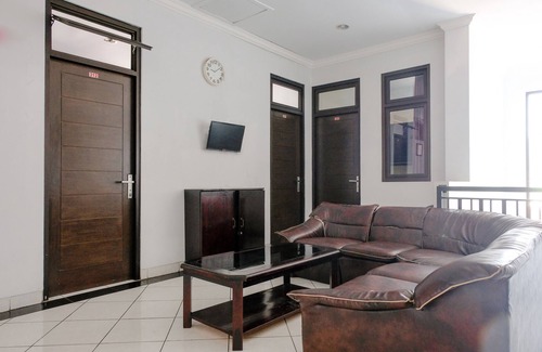 Dinoyo Hotel | OYO Life 2744 Guest House Qudsi