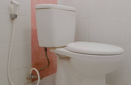 Dinoyo Hotel | OYO Life 2744 Guest House Qudsi