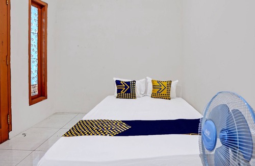 Surabaya Hotel | OYO LIFE 92077 Tarlo Guest House 3