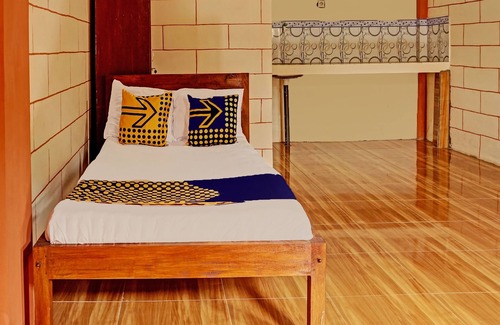 Kepanjen Hotel | OYO Life 92568 Penginapan Joglo Syariah