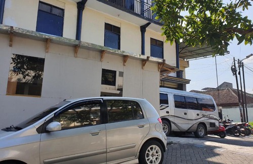 Dinoyo Hotel | OYO Life 92622 Jatiluhur Kost Syariah