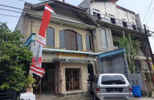 Malang Hotel | OYO Life 92842 Homestay Balearjosari