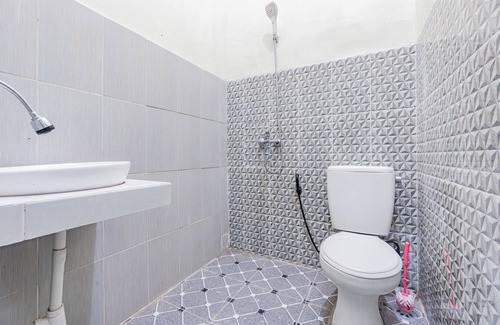 Surabaya Hotel | OYO Life 93978 Wisma Homestay Syariah