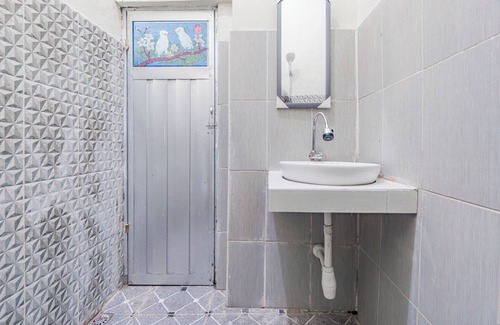 Surabaya Hotel | OYO Life 93978 Wisma Homestay Syariah