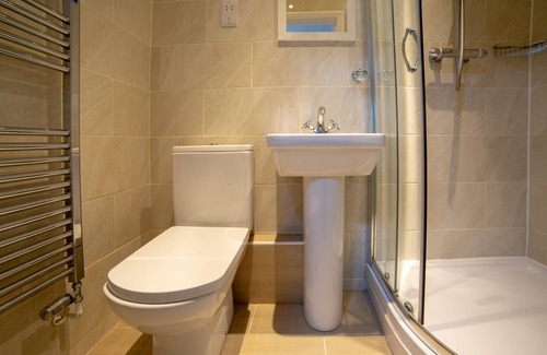 Summertown Casa | OYO Lonsdale Guest House