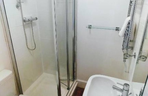 Summertown Casa | OYO Lonsdale Guest House