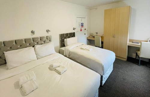 Oadby Hotel | OYO Star Hotel, South Leicester