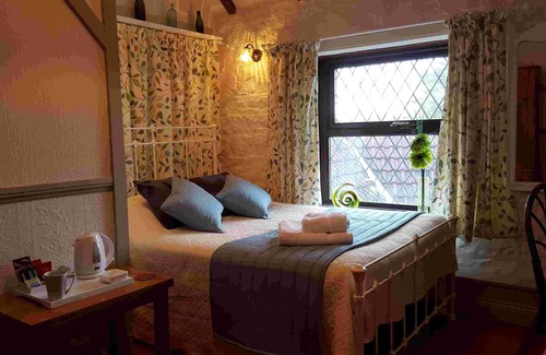 West Camel Hotel | OYO The Walnut Tree