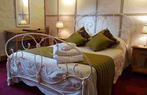 West Camel Hotel | OYO The Walnut Tree