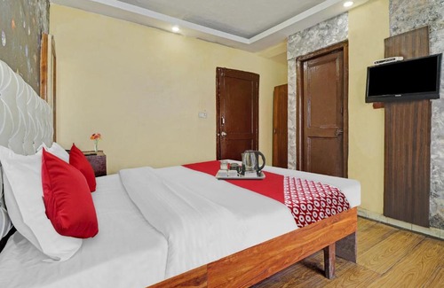 The Mall Road Hotel | OYO 92886 Valentine Inn