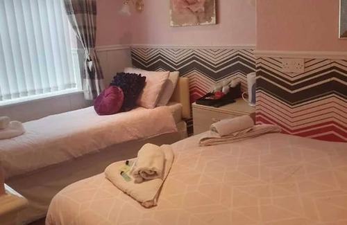 Blackpool Town Center Hotel | OYO Wynnstay Hotel