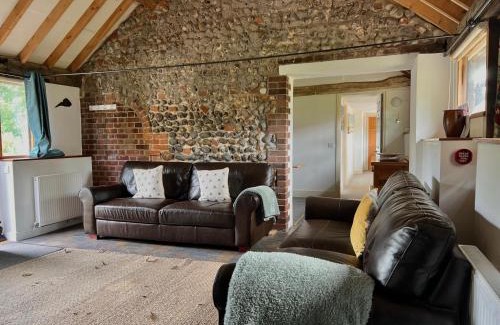 Roughton Casa | Oyster Barn sleeps six, North Norfolk