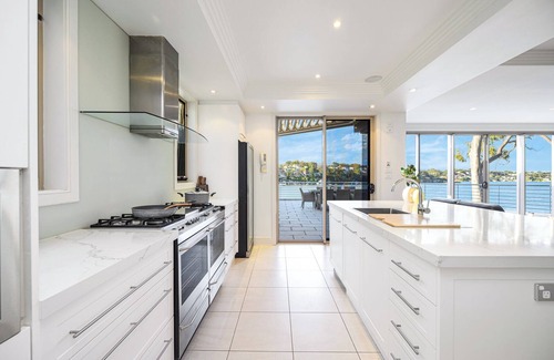 Oyster Bay Casa | Oyster Bay · Luxury House Pier & Seaview