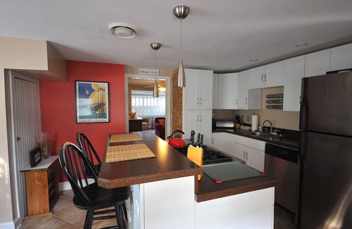Rock Hall Cabaña | Oyster Cottage - walk to shops , Mainstay music venue and the Bay!