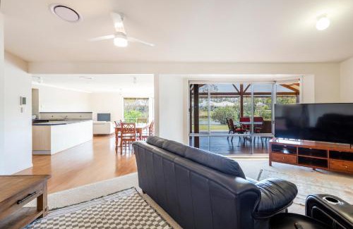 Yamba Casa | Oyster Cove Sunset - LJ Hooker Yamba