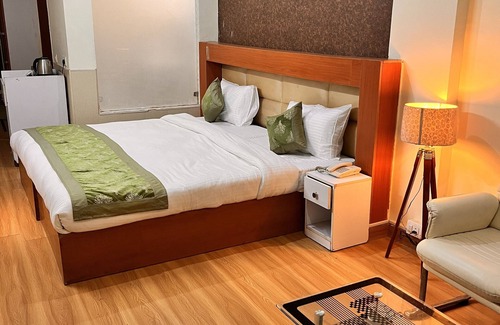 Sector 39 Hotel | Oyster Pearl Near Medanta Hospital Sec39