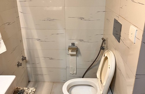 Sector 39 Hotel | Oyster Pearl Near Medanta Hospital Sec39
