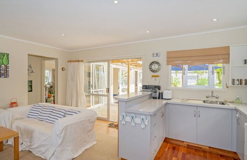 Cooks Beach Cabaña | Oysters Retreat - Cooks Beach Holiday Home