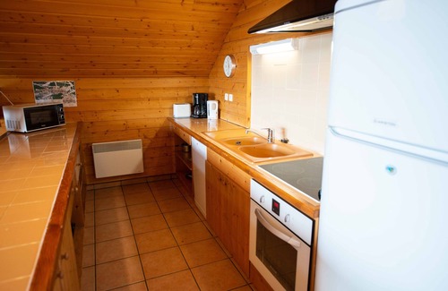 Oz Casa | Oz/Alpe d'Huez 150m slopes, up to 18pers, Jacuzzi, en-suite bedrooms