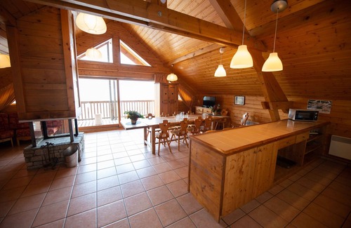 Oz Casa | Oz/Alpe d'Huez 150m slopes, up to 18pers, Jacuzzi, en-suite bedrooms