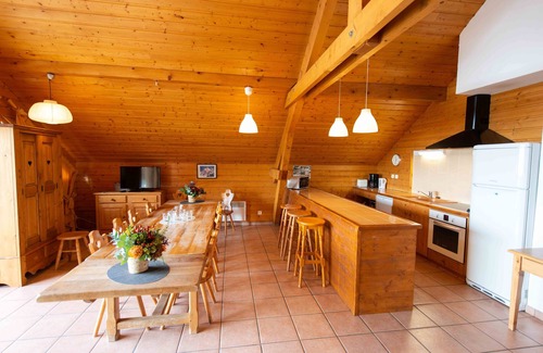 Oz Casa | Oz/Alpe d'Huez 150m slopes, up to 18pers, Jacuzzi, en-suite bedrooms