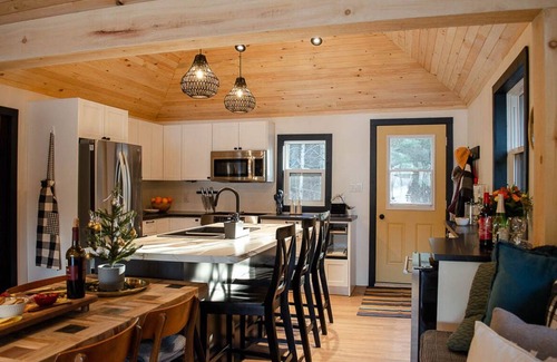 Hastings Highlands Cabaña | Oz Landing - Affordable Pet-Friendly Cottage w/ Great Swimming