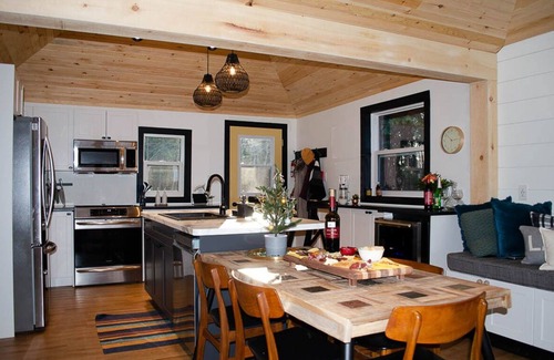 Hastings Highlands Cabaña | Oz Landing - Affordable Pet-Friendly Cottage w/ Great Swimming