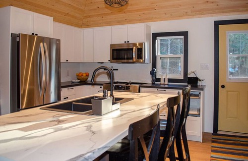 Hastings Highlands Cabaña | Oz Landing - Affordable Pet-Friendly Cottage w/ Great Swimming