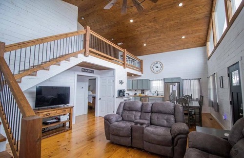 Compton Casa | Ozark Escape - Hot Tub, Mountain Views, Near River