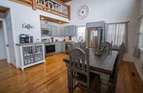 Compton Casa | Ozark Escape - Hot Tub, Mountain Views, Near River