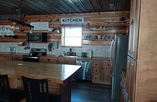 Licking Casa | Ozark Lodge-Spacious Stay adjacent to Ozark Retreat