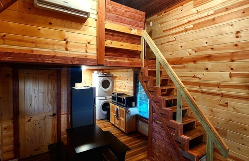 Marshall Cabina | Ozark Mountain Views! Pet-friendly Cabin w/Jacuzzi Tub on 5 Acres