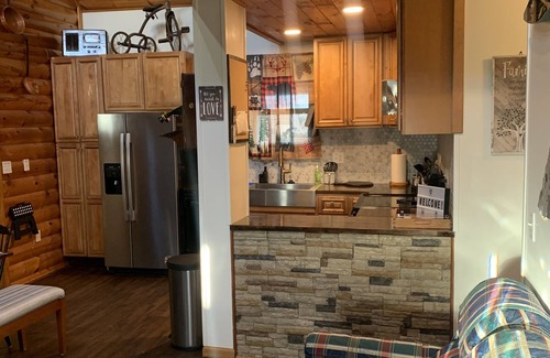 Licking Cabina | Ozark Retreat-a cozy cabin perfect for outdoor enthusiast or a place to relax.