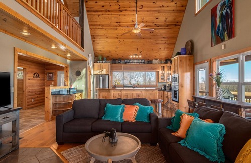 Jasper Cabina | Ozark Retreat with Mountain Views, Fire Pit, & Deck