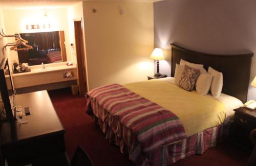 Branson Theater District Hotel | Ozark Valley Inn