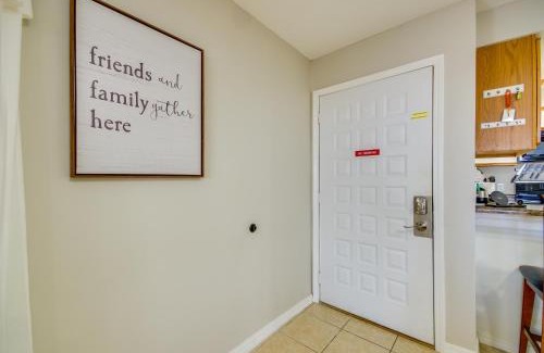 Lake Ozark Apartamento | Ozarks Vacation Rental Condo with Lake View!