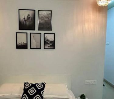 Koregaon Park Apartamento | Ozone Pvt Studio Apt with Balcony in Koregaon Park Near Osho Ashram