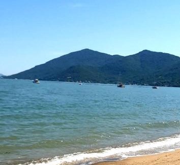 Caiacanga Casa | Pé na areia, casa na praia de frente para o mar