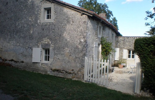 Villebois-Lavalette Casa | Périgord Vert- House in character property - Swimming pool, tennis - Sleeps 4