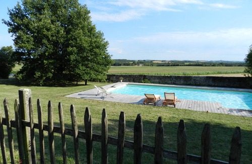 Villebois-Lavalette Casa | Périgord Vert- House in character property - Swimming pool, tennis - Sleeps 4