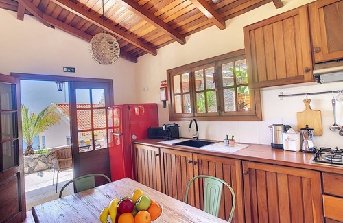 Arco da Calheta Casa | Pôr do Sol by LovelyStay