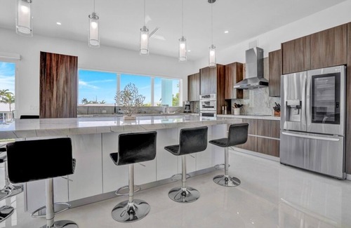 Coury Casa | P70 - Stunning 5 bed, 5 bath home with dockage and