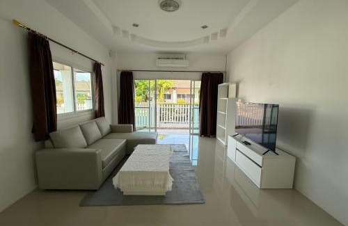 Koh Kaew Casa | Pa Klok Thalang Home, 3-bed 2-bath for 5