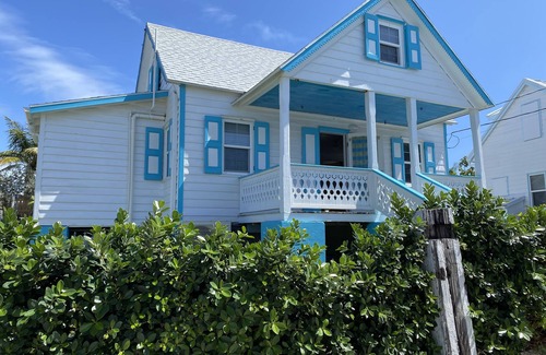 Hope Town Casa | Pa Willie’s - Locally owned historic cottage conveniently located with dock.