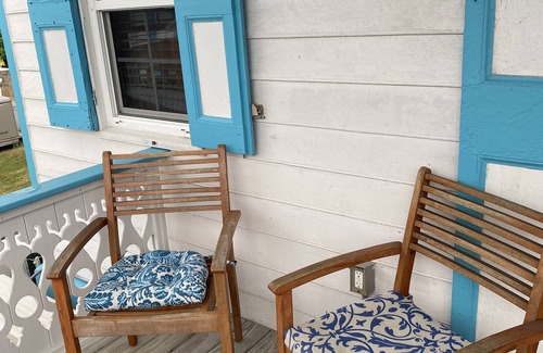 Hope Town Casa | Pa Willie’s - Locally owned historic cottage conveniently located with dock.