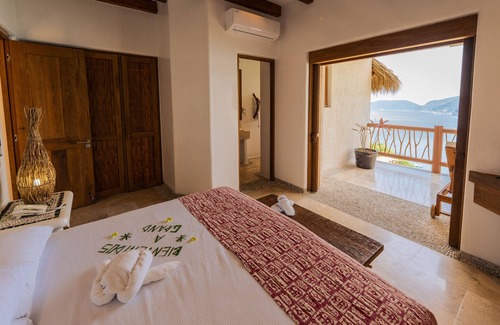 Playa Las Gatas Hotel | Pacífica Grand Zihuatanejo
