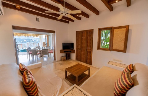 Playa Las Gatas Hotel | Pacífica Grand Zihuatanejo