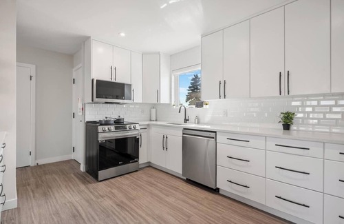 Northeast Edmonton Casa | Pac-Man fun, pet-friendly comfort, and cozy vibes near Downtown Edmonton