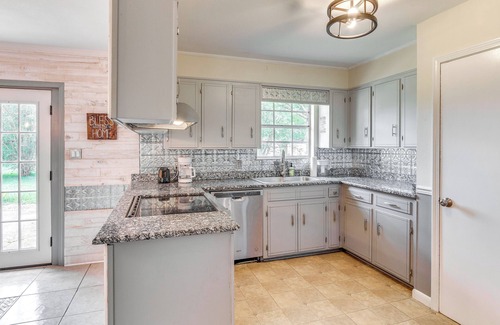 Florida Panhandle Casa | Pace Family Home: 1 Mi to Beach & Park!