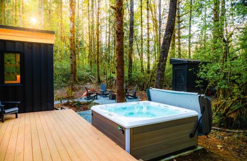 Monroe Casa | Pacific Bin - Hot Tub, Secluded Forest Getaway